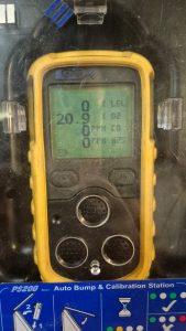 GMI PS200 portable gas detector placed in an auto bump and calibration docking station, showing normal readings during calibration service in Spain including Algeciras, Gibraltar, Huelva, Cartagena, Barcelona, and Bilbao.